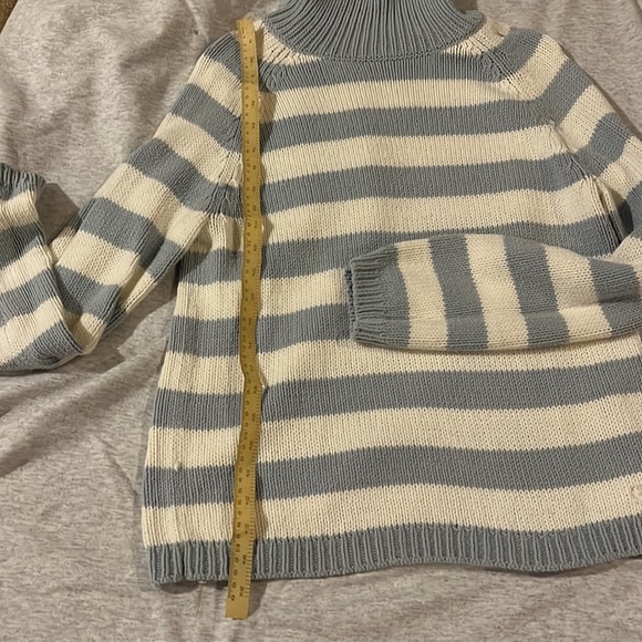 Ladies Izod Tunic neck sweater Large light blue and white stripe - Picture 8 of 9